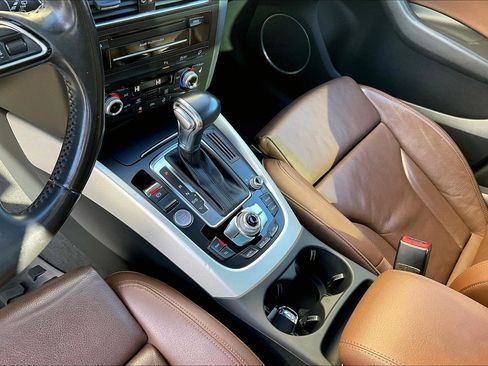 Used 2017 Audi Q5 2.0T Premium Plus w/ Technology Package image 17