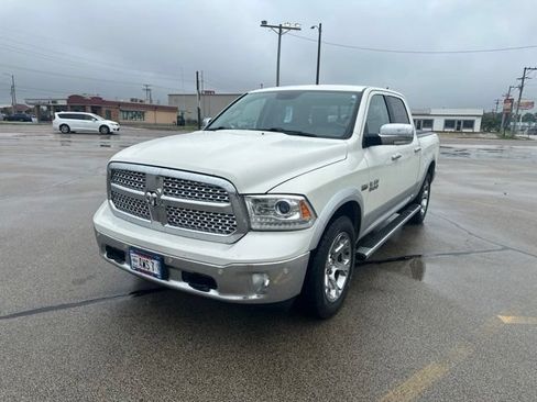 Used 2017 RAM 1500 Laramie w/ Convenience Group AWD/4WD image 2