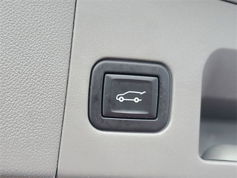 Used 2020 Cadillac XT5 Premium Luxury w/ LPO, Floor Liner Package image 8