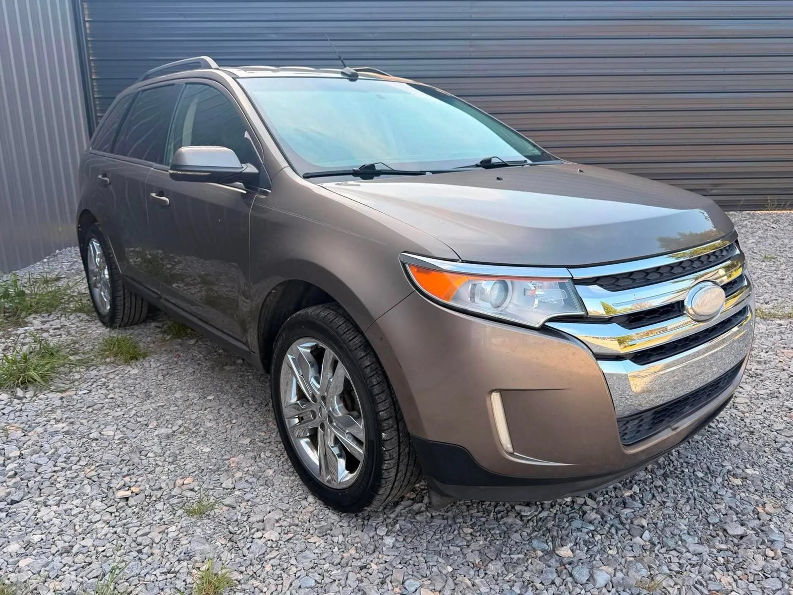 Used 2013 Ford Edge Limited w/ Driver Entry Pkg FWD image 3