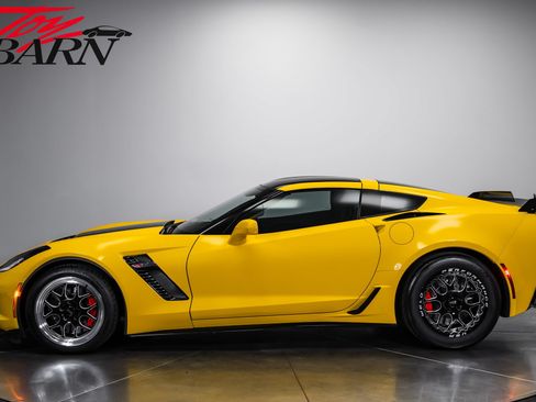 Used 2015 Chevrolet Corvette Z06 w/ 2LZ Preferred Equipment Group RWD image 10