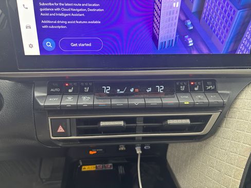 Used 2025 Toyota Camry XLE image 7