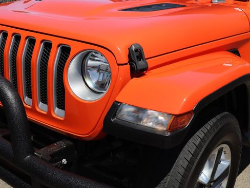 Used 2019 Jeep Wrangler Unlimited Sahara w/ Uconnect 4C Nav & Sound Group AWD/4WD image 8