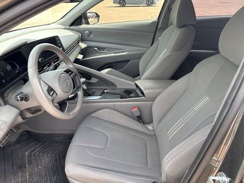 Used 2025 Hyundai Elantra Sport FWD image 9