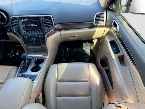 Used 2018 Jeep Grand Cherokee Limited image 17