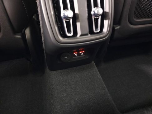 Used 2024 Volvo XC40 B5 Plus w/ Climate Package AWD/4WD image 34