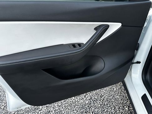 Used 2022 Tesla Model Y Performance image 22