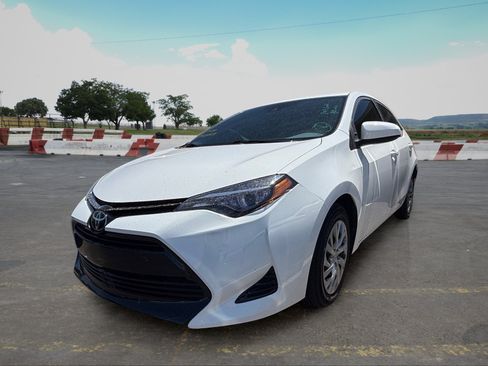 Used 2017 Toyota Corolla LE w/ Carpet Mat Package (TMS) FWD image 5