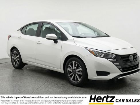 Used 2025 Nissan Versa SV image 1