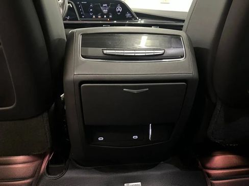 Used 2022 Cadillac Escalade ESV Sport AWD/4WD image 32