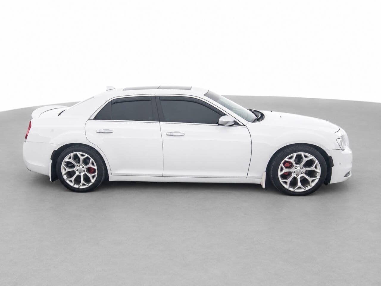 Used 2017 Chrysler 300 C Platinum w/ Safetytec Plus Group RWD image 4
