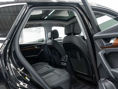 Used 2023 Audi Q5 2.0T Premium w/ Convenience Package AWD/4WD image 12