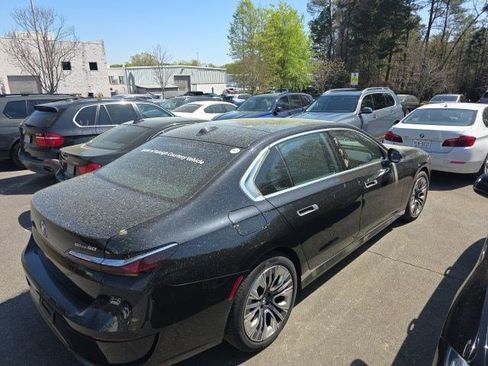 Used 2025 BMW i7 eDrive50 w/ Premium Package image 6