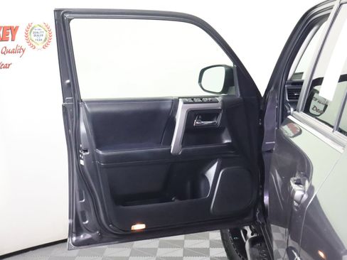 Used 2020 Toyota 4Runner SR5 Premium w/ Moonroof Package AWD/4WD image 22