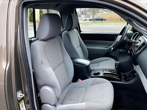 Used 2012 Toyota Tacoma 4x4 Regular Cab image 8