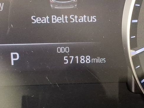 Used 2020 Toyota Highlander XLE AWD/4WD image 22