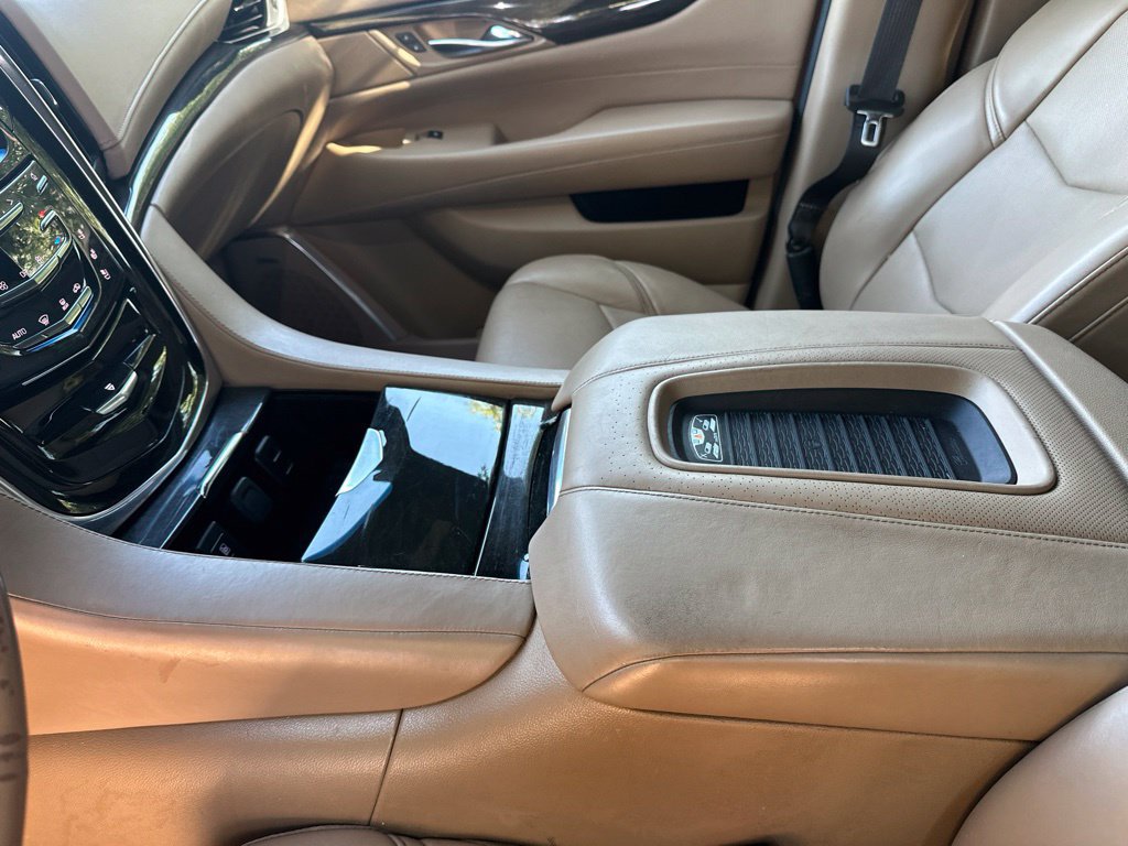 Used 2018 Cadillac Escalade Platinum AWD/4WD image 23
