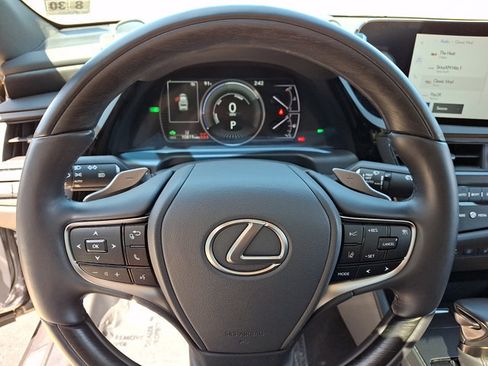 Certified 2025 Lexus ES 300h w/ Luxury Package FWD image 18