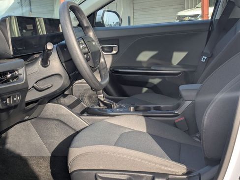 Used 2025 Kia K4 FWD image 19