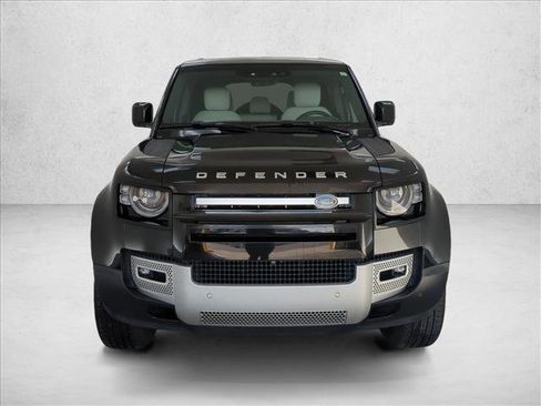 Used 2023 Land Rover Defender 110 SE image 2