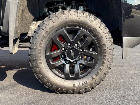 Used 2018 Chevrolet Silverado 2500 LT w/ Midnight Edition AWD/4WD image 10
