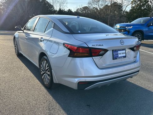 Used 2024 Nissan Altima 2.5 SV AWD/4WD image 8
