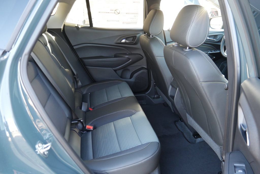 New 2026 Chevrolet Trax LT w/ LT Convenience Package FWD image 12