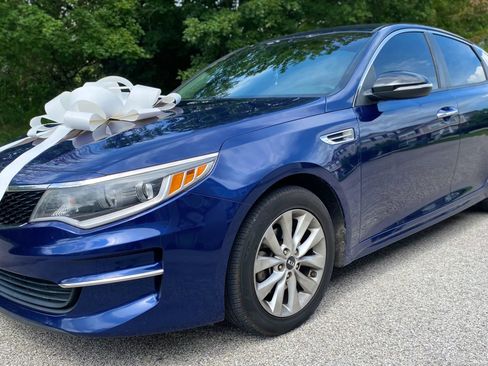 Used 2017 Kia Optima LX FWD image 1