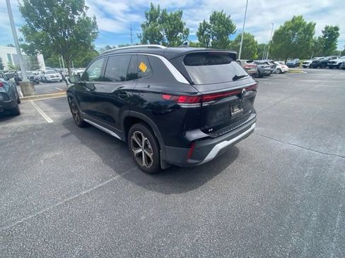Used 2025 Volkswagen Tiguan SE w/ Panoramic Sunroof Package AWD/4WD image 3