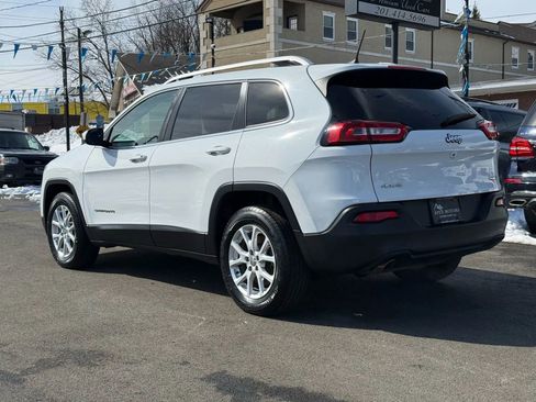 Used 2017 Jeep Cherokee Latitude w/ True North Edition image 5
