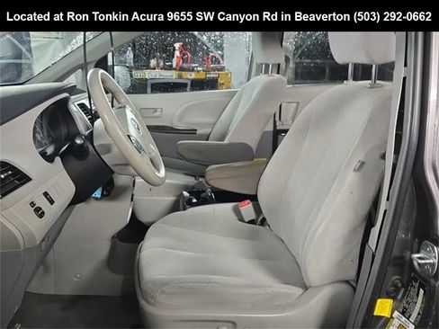 Used 2013 Toyota Sienna LE image 10