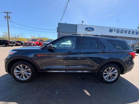 Certified 2023 Ford Explorer XLT w/ Equipment Group 202A AWD/4WD image 3