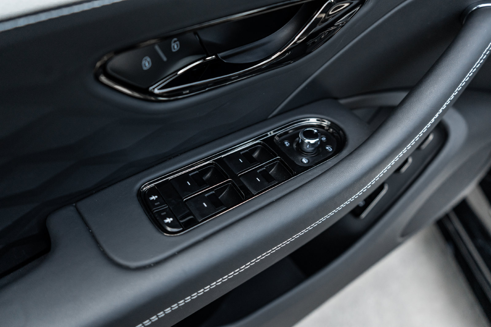 Certified 2025 Bentley Flying Spur Plug-In Hybrid AWD/4WD image 23