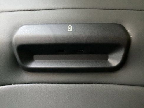 New 2025 Ford Expedition Active image 54