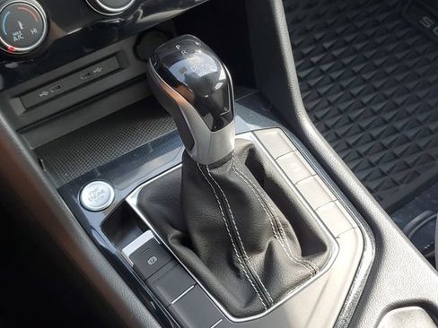 Certified 2025 Volkswagen Taos S FWD image 29
