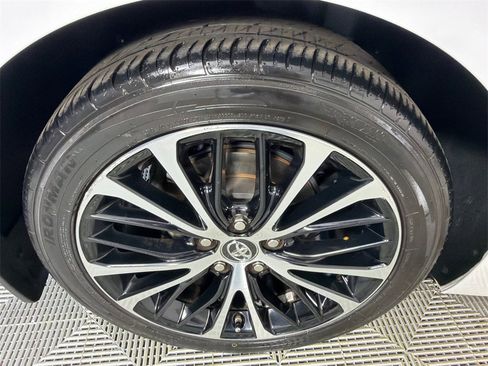 Used 2019 Toyota Camry SE image 18