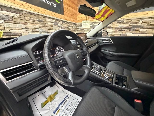 Used 2022 Mitsubishi Outlander ES AWD/4WD image 12