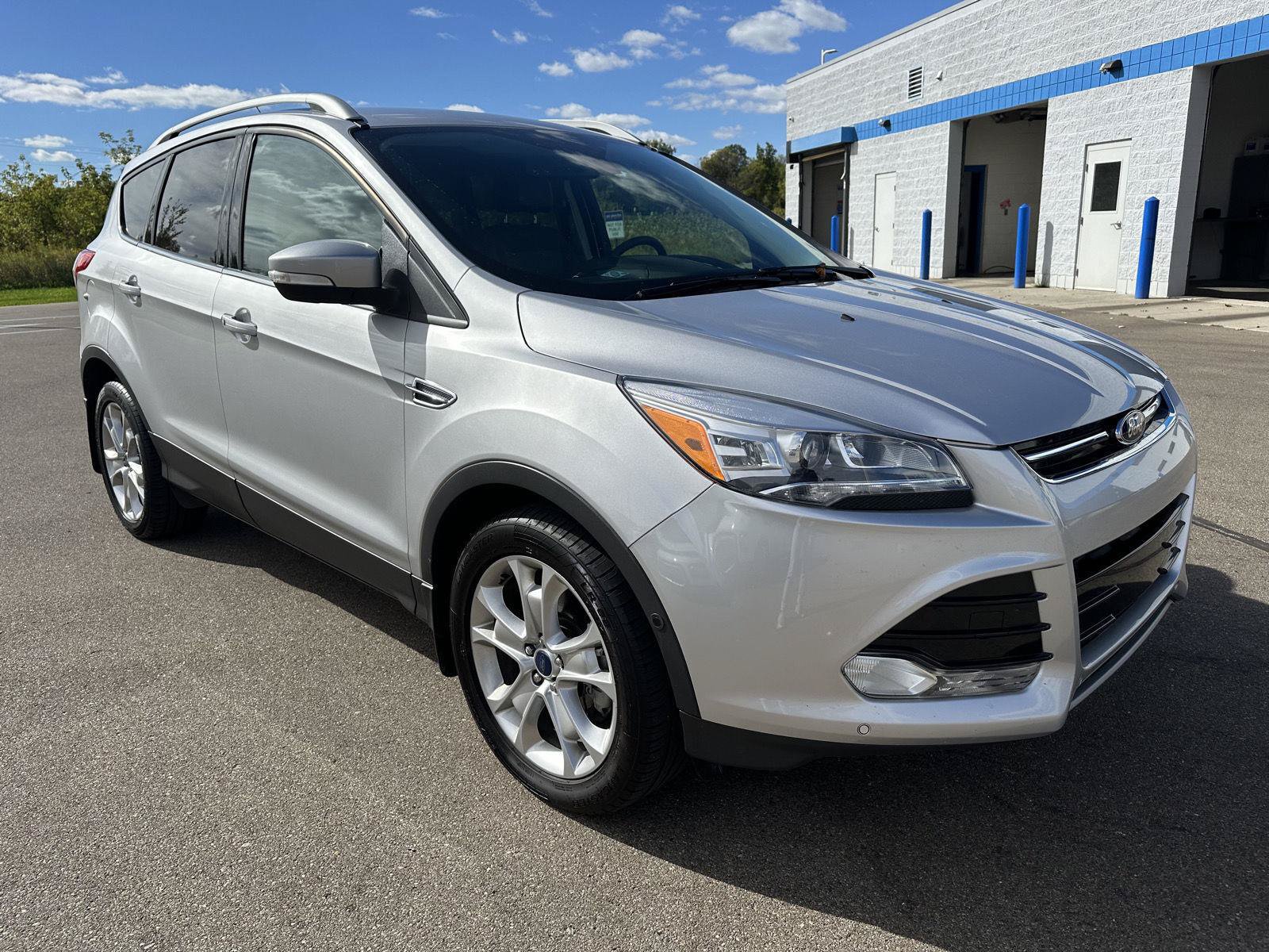 Used 2016 Ford Escape Titanium w/ Equipment Group 301A AWD/4WD image 9