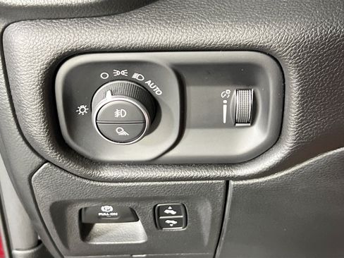 Used 2023 RAM 1500 Big Horn AWD/4WD image 10