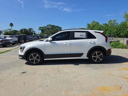 New 2026 Kia Niro EX FWD image 5