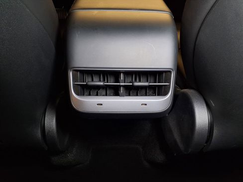 Used 2023 Tesla Model Y Performance image 15