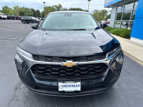 Used 2024 Chevrolet Trax LS w/ LS Convenience Package FWD image 12
