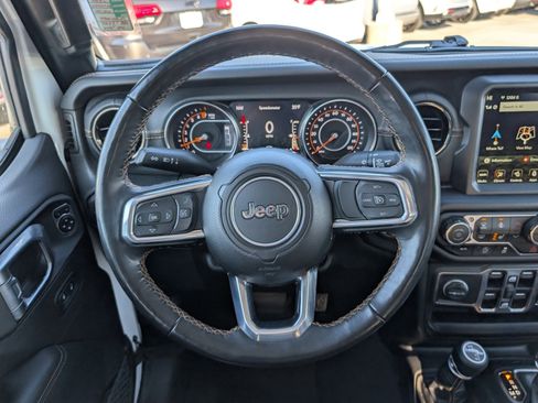Used 2023 Jeep Gladiator Overland image 15