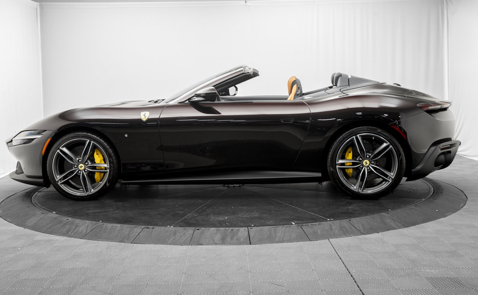 Used 2026 Ferrari Roma Spider RWD image 4