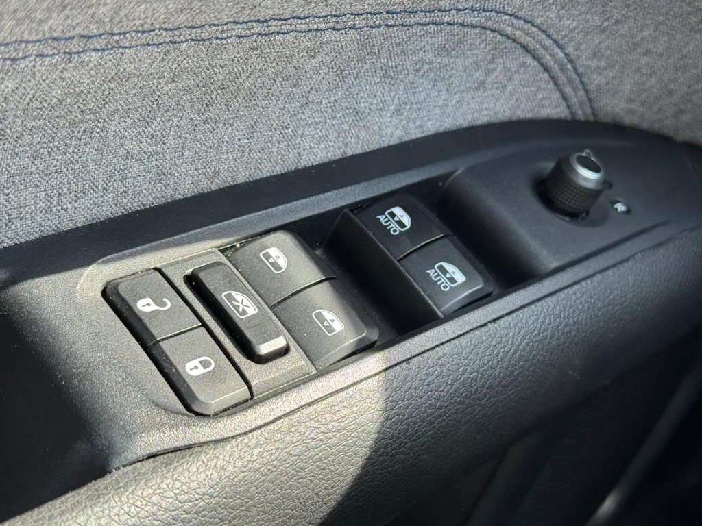 Used 2024 Jeep Compass Latitude AWD/4WD image 21