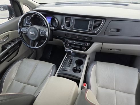 Used 2017 Kia Sedona LX w/ LX Essentials Premium Package image 25