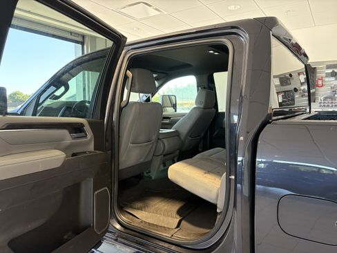 Used 2024 Chevrolet Silverado 2500 LT image 20