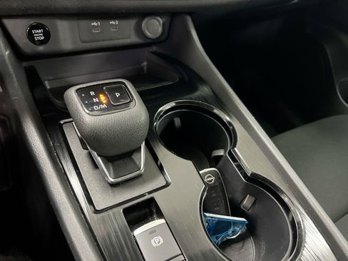 Used 2024 Nissan Rogue S image 17