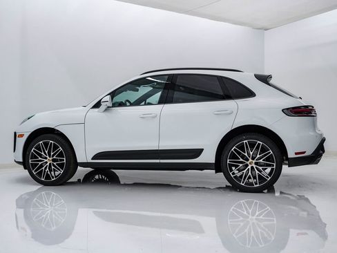 New 2026 Porsche Macan image 2