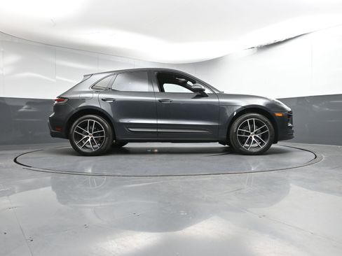 Used 2022 Porsche Macan image 32